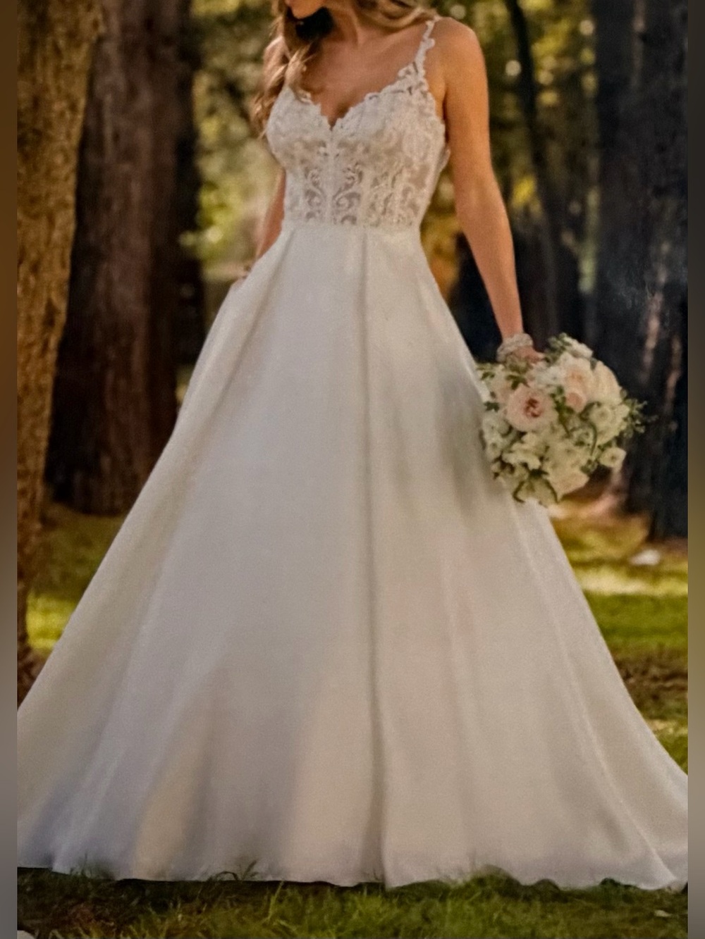Like new ivory and silk tulle a line wedding dress size 8